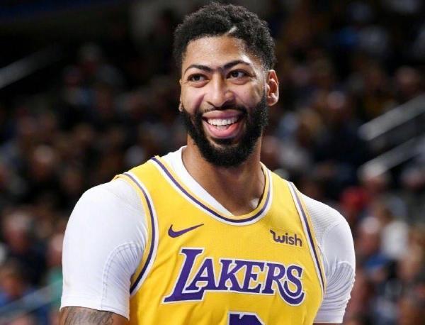 篮球迷们也